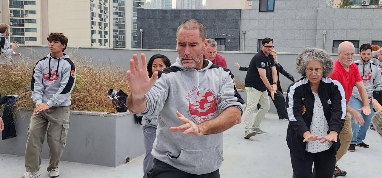 Training with Seoul city skyline