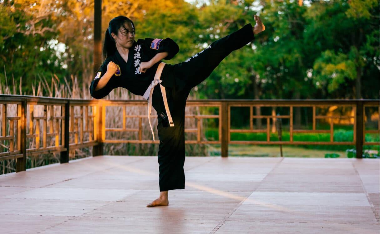 Tukong Moosul side kick